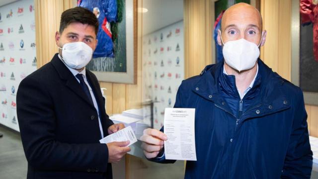 David Aganzo y Gaizka Toquero votando en las elecciones a AFE, en un fotomontaje