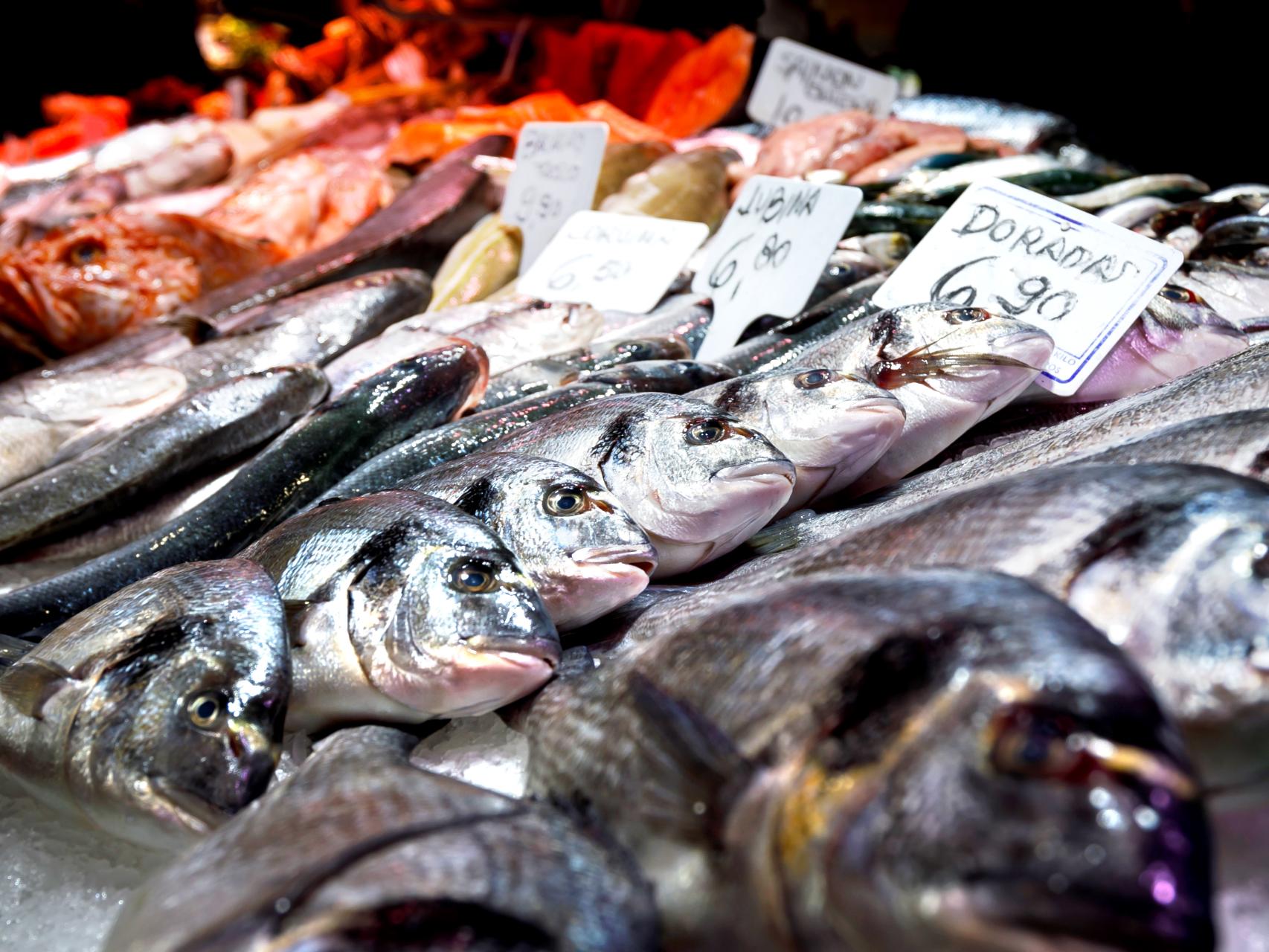 Congelar el pescado no basta para evitar el anisakis: así debes hacerlo