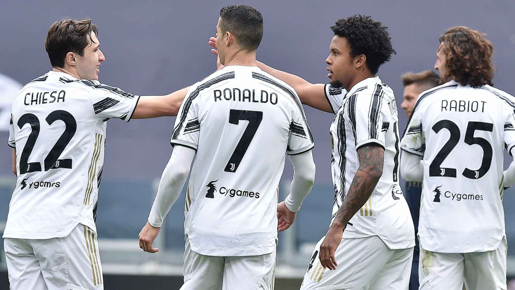 Cristiano Ronaldo junto a varios compañeros de la Juventus