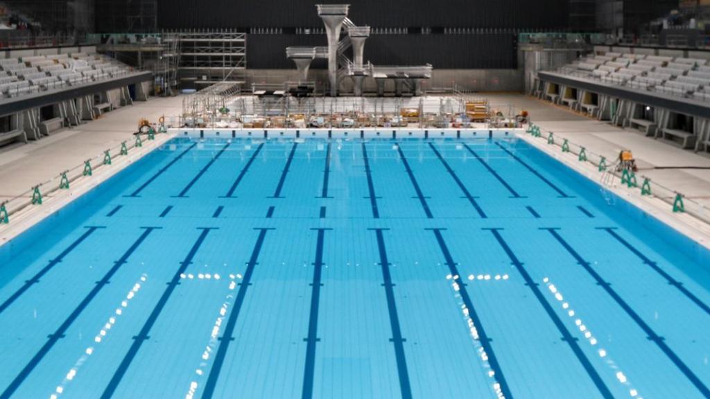 Una vista interior del Centro Acuático de Tokio, sede de los eventos de natación de los Juegos Olímpicos y Paralímpicos de Tokio 2020