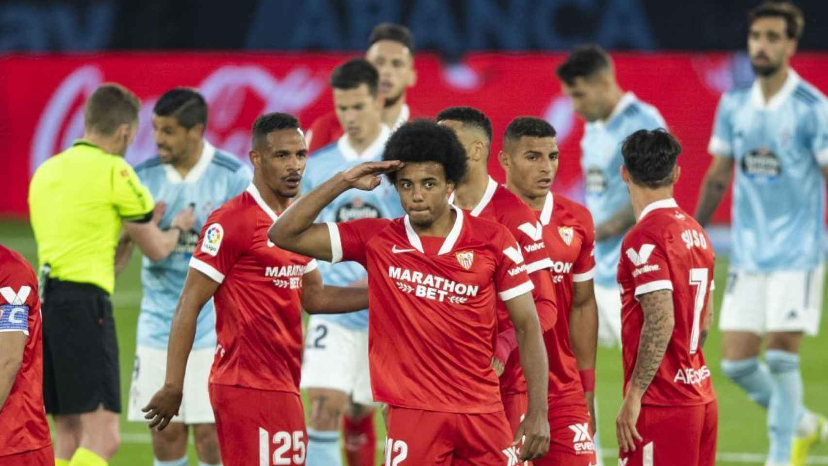 Jules Koundé celebra su gol con el Sevilla al Celta