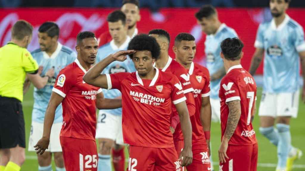 Jules Koundé celebra su gol con el Sevilla al Celta