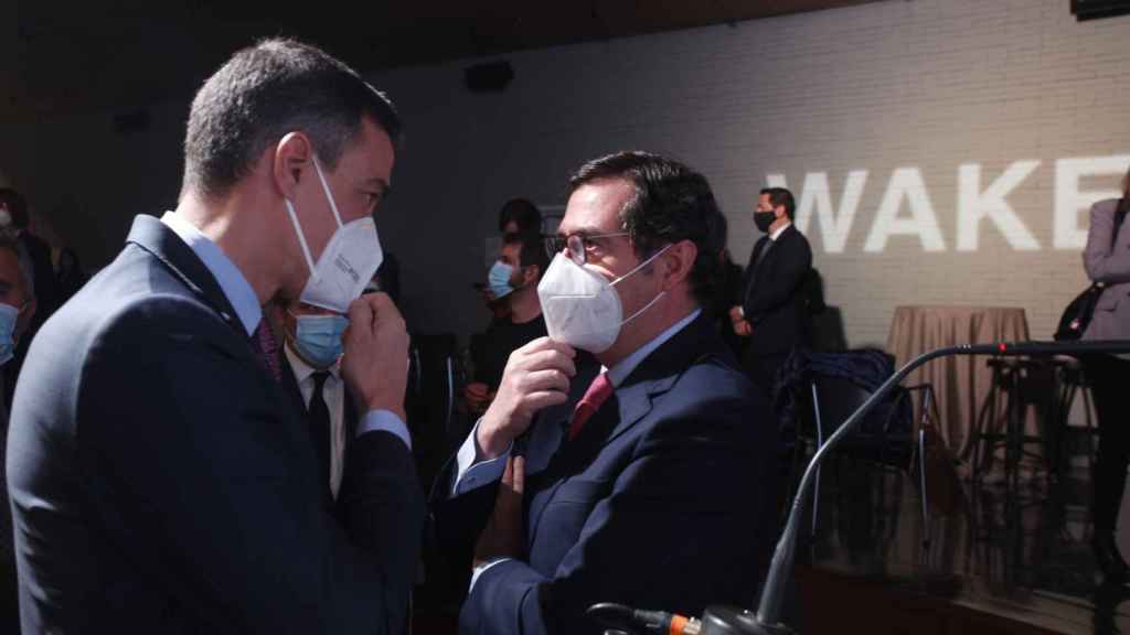 Pedro Sánchez junto a Antonio Garamendi, presidente de la CEOE durante la inauguración de la I edición de 'Wake Up, Spain!'