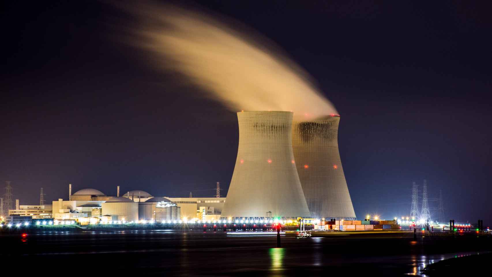 Torres refrigeración de central nuclear