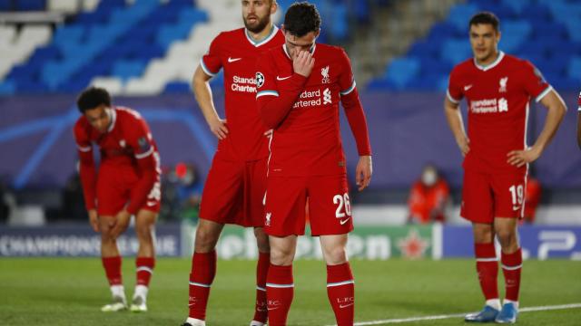 Andrew Robertson y sus compañeros del Liverpool en el Alfredo Di Stéfano