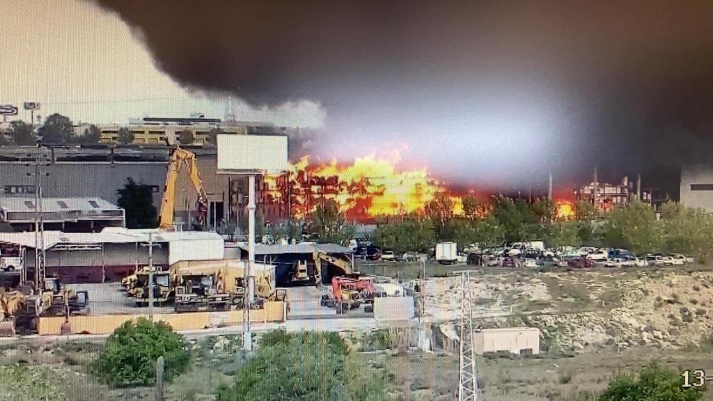 Imagen de la columna de humo del incendio de Seseña.