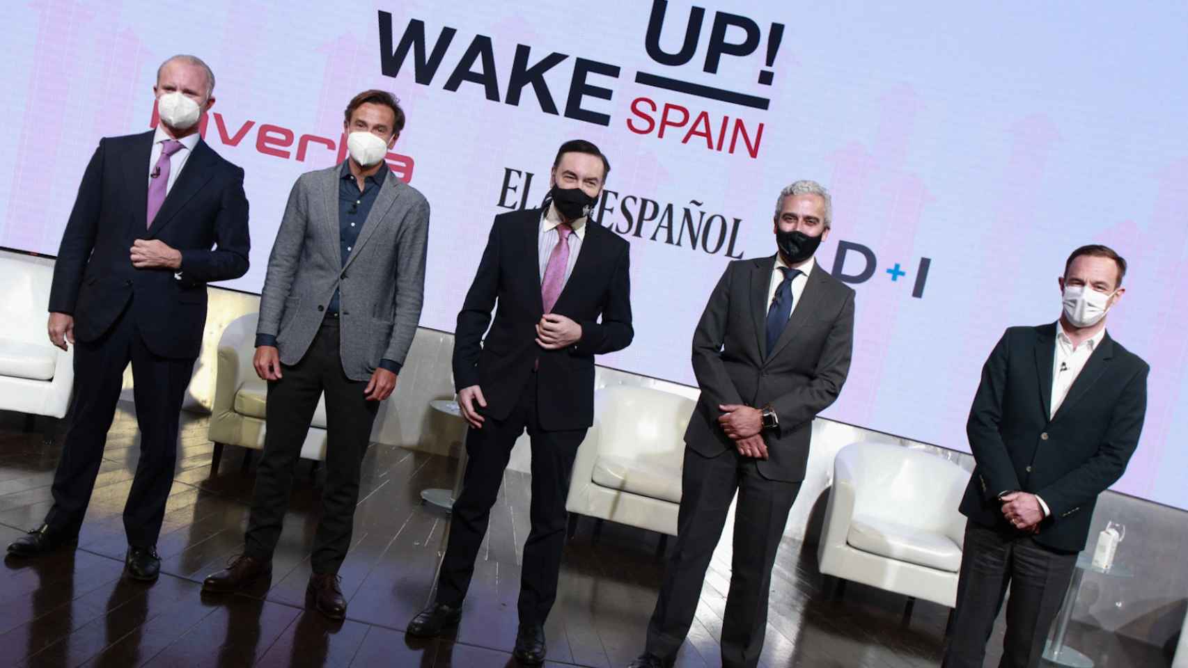 Leopoldo Satrústegui, Manuel Terroba, Pedro J. Ramírez, José Antonio León Capitán y Sébastien Guigues, en la segunda jornada del 'Wake Up, Spain!'.