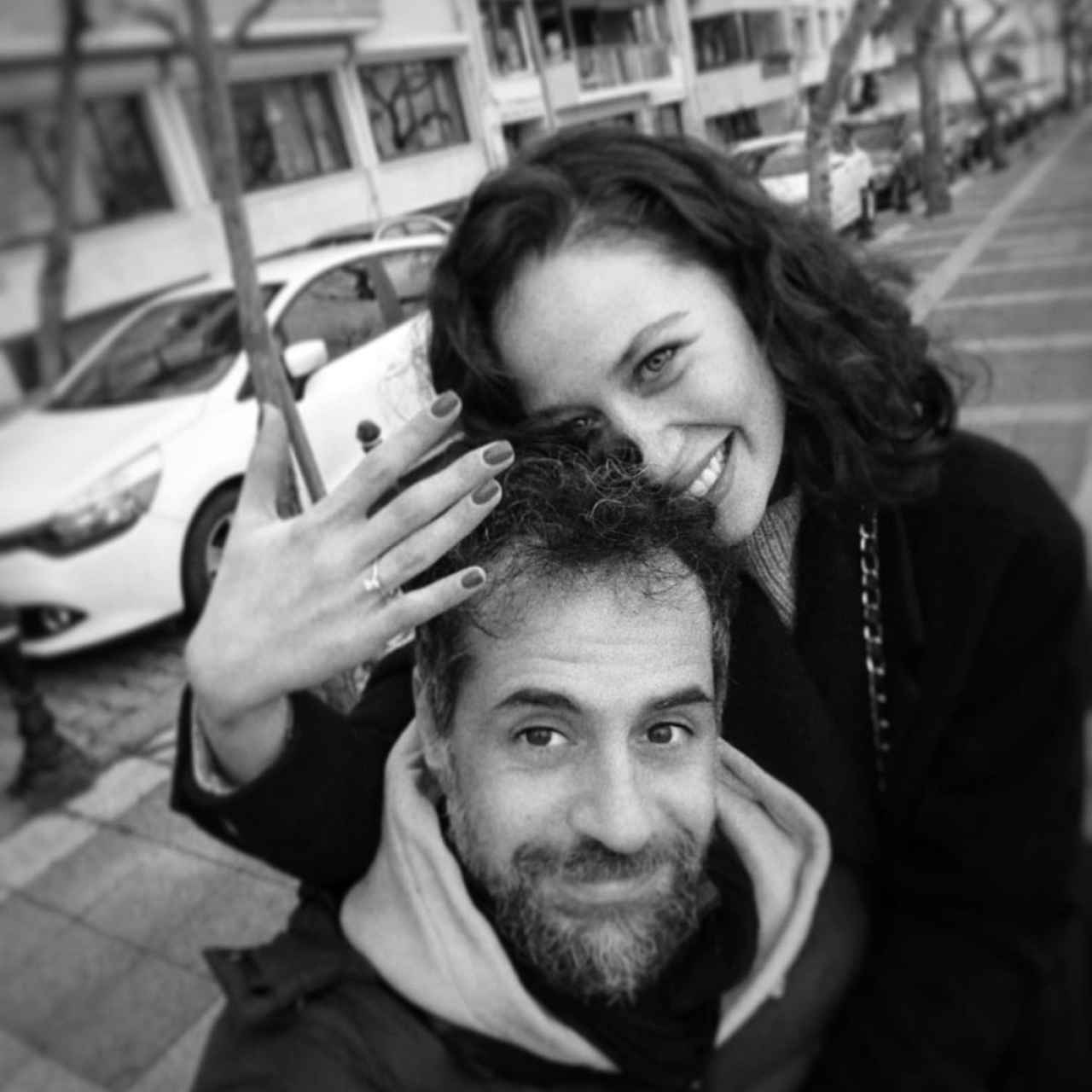İlayda Çevik junto a su pareja en una imagen de su cuenta de Instagram.