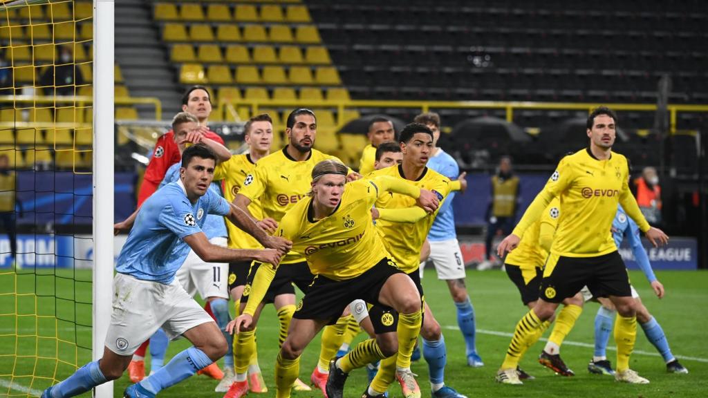 Haaland pelea un córner en el Dortmund - City