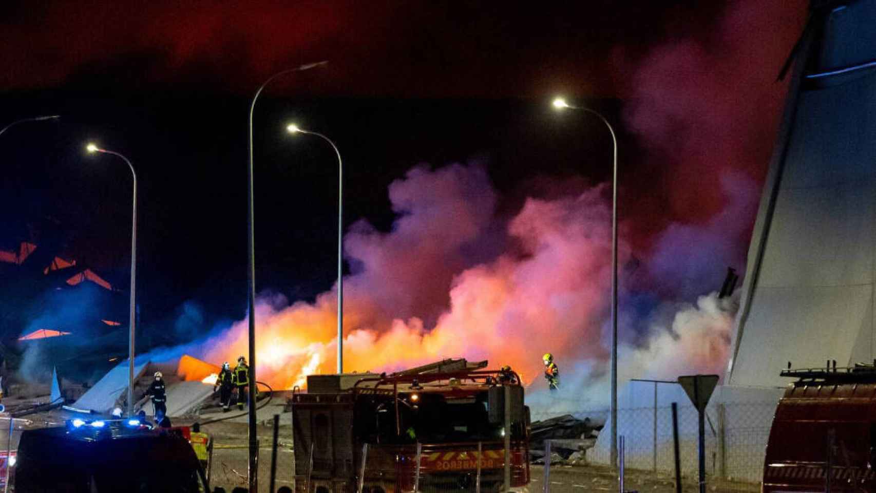 Incendio en las naves de Seseña en el margen de la A-4. Foto: EUROPA PRESS / DAVID CASERO - MOSS VOODO