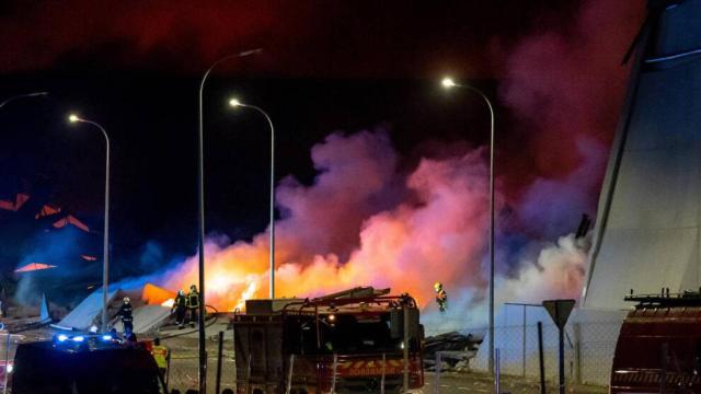 Incendio en las naves de Seseña en el margen de la A-4. Foto: EUROPA PRESS / DAVID CASERO - MOSS VOODO