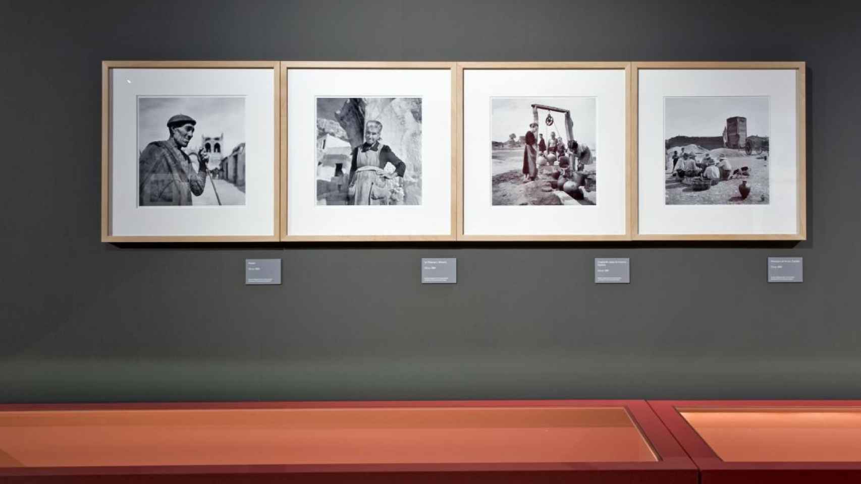 Cuatro de las fotografías de Nicolás Muller incluidas en la exposición 'La mirada comprometida'.