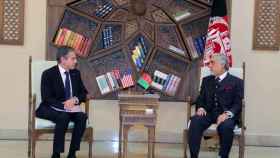 Antony Blinken y  el presidente del Alto Consejo Nacional de Reconciliación, Abdullah Abdullah.