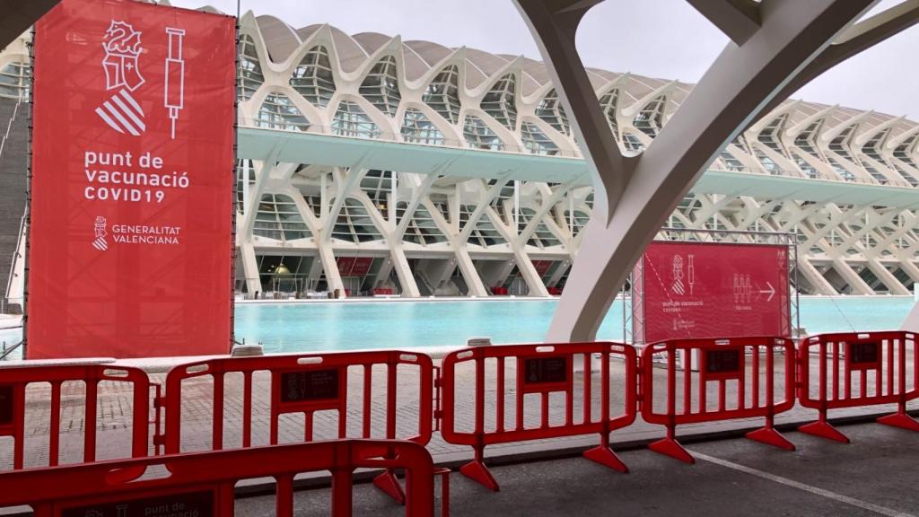 Ciudad de las Artes y las Ciencias de Valencia, habilitada para la vacunación masiva. EE