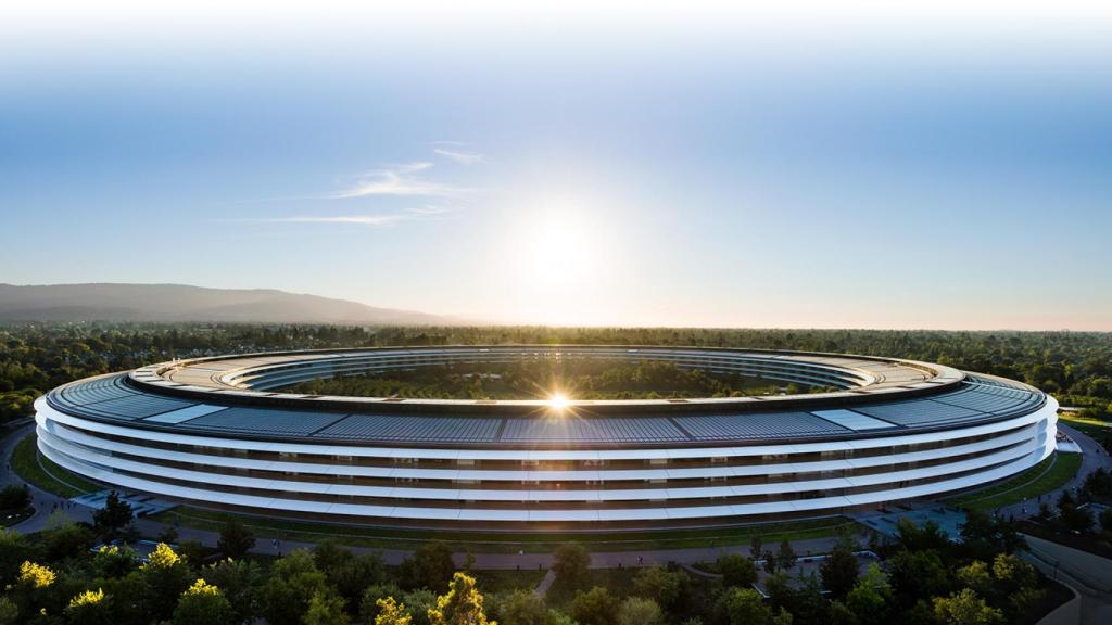 Apple Park, sede de la compañía, cubierta de paneles solares.