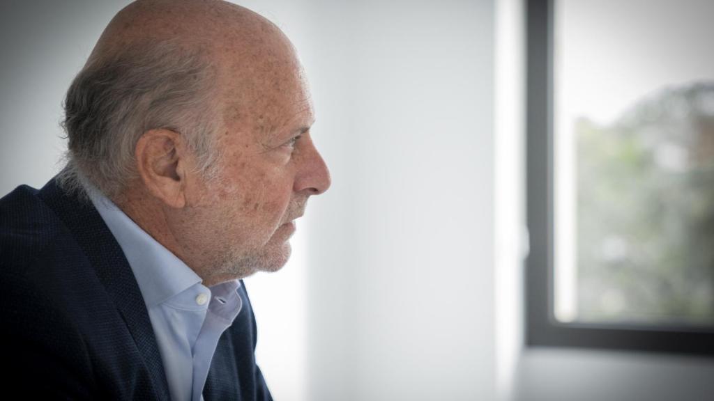 El doctor Pedro Jaén durante la entrevista en la clínica de Grupo Pedro Jaén, en Madrid.