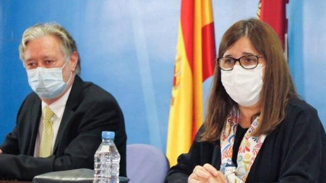 La gerente del Sescam, Regina Leal, en la presentación del doctor Juan Luis Bardají Mayor como nuevo gerente del Área Integrada de Cuenca