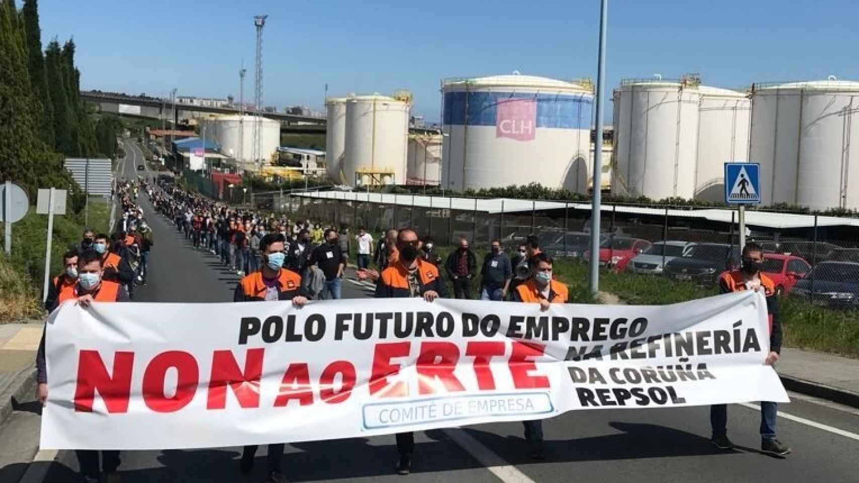 Más de 300 personas se movilizan en A Coruña en rechazo al ERTE en la refinería de Repsol
