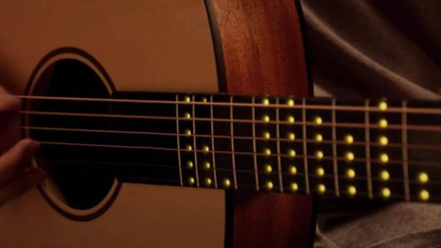 Una guitarra inteligente para aprender a tocar en minutos.