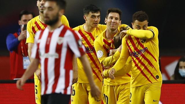 Los jugadores del Barça celebran el gol