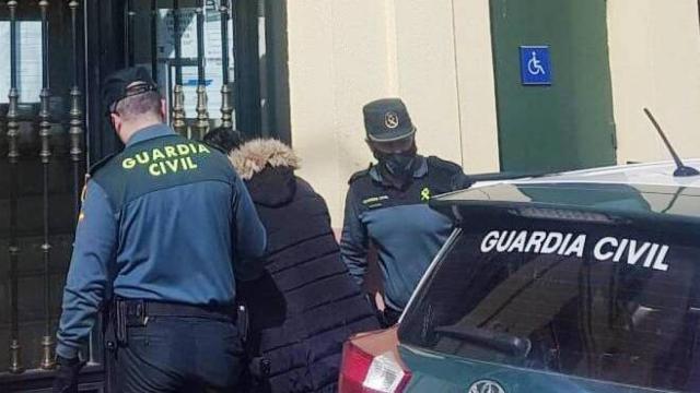 Momento en que la detenida es trasladada a los juzgados de Guadalajara