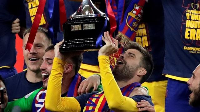 Gerard Piqué levanta la Copa del Rey de 2021