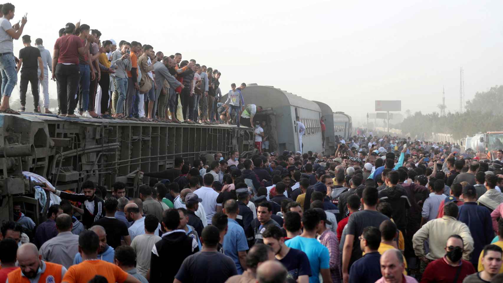 Imagen del tren accidentado en Egipto.