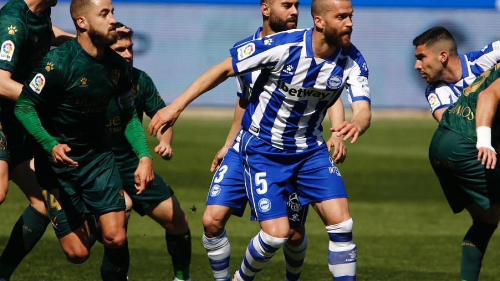 Partido entre el Alavés y Huesca de la jornada 33 de La Liga 2020/2021