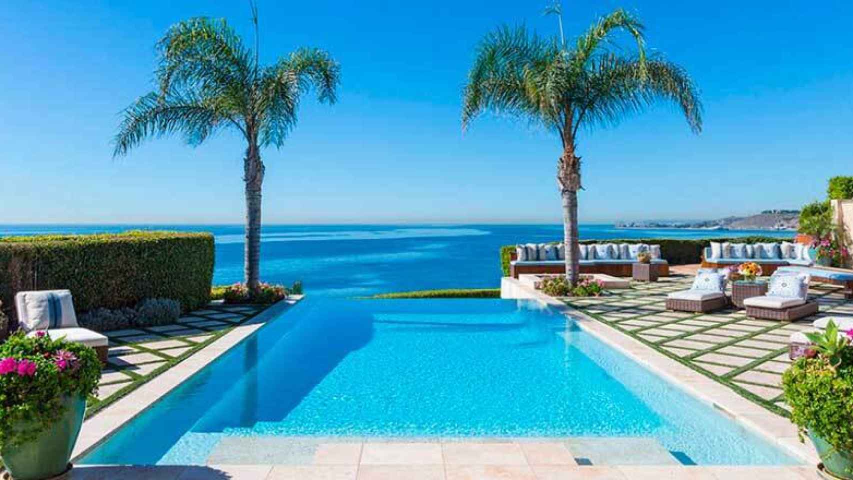 Imagen de la piscina infinita de la que disfrutaron las Hadid hasta la venta de su casa, en 2015.