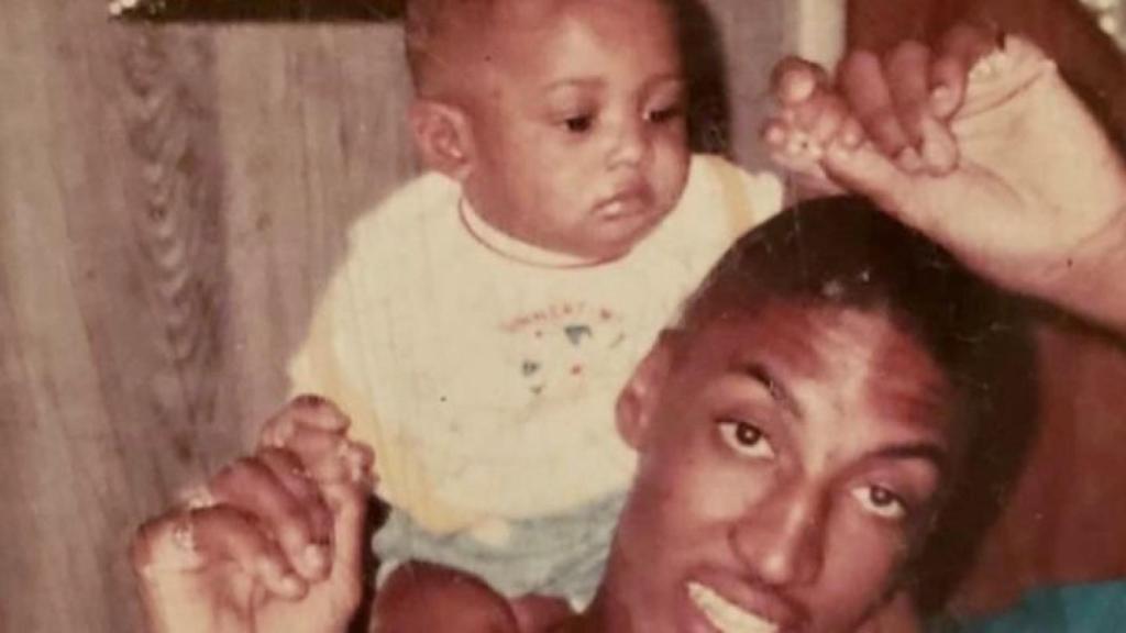 Scottie Pippen y su hijo cuando era pequeño. Foto: Twitter (@ScottiePippen)