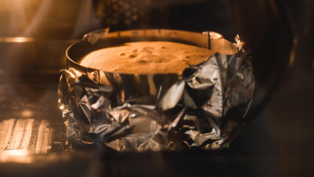 ¿Tu bizcocho quedó crudo por dentro? ¡Así lo puedes arreglar para que quede perfecto!