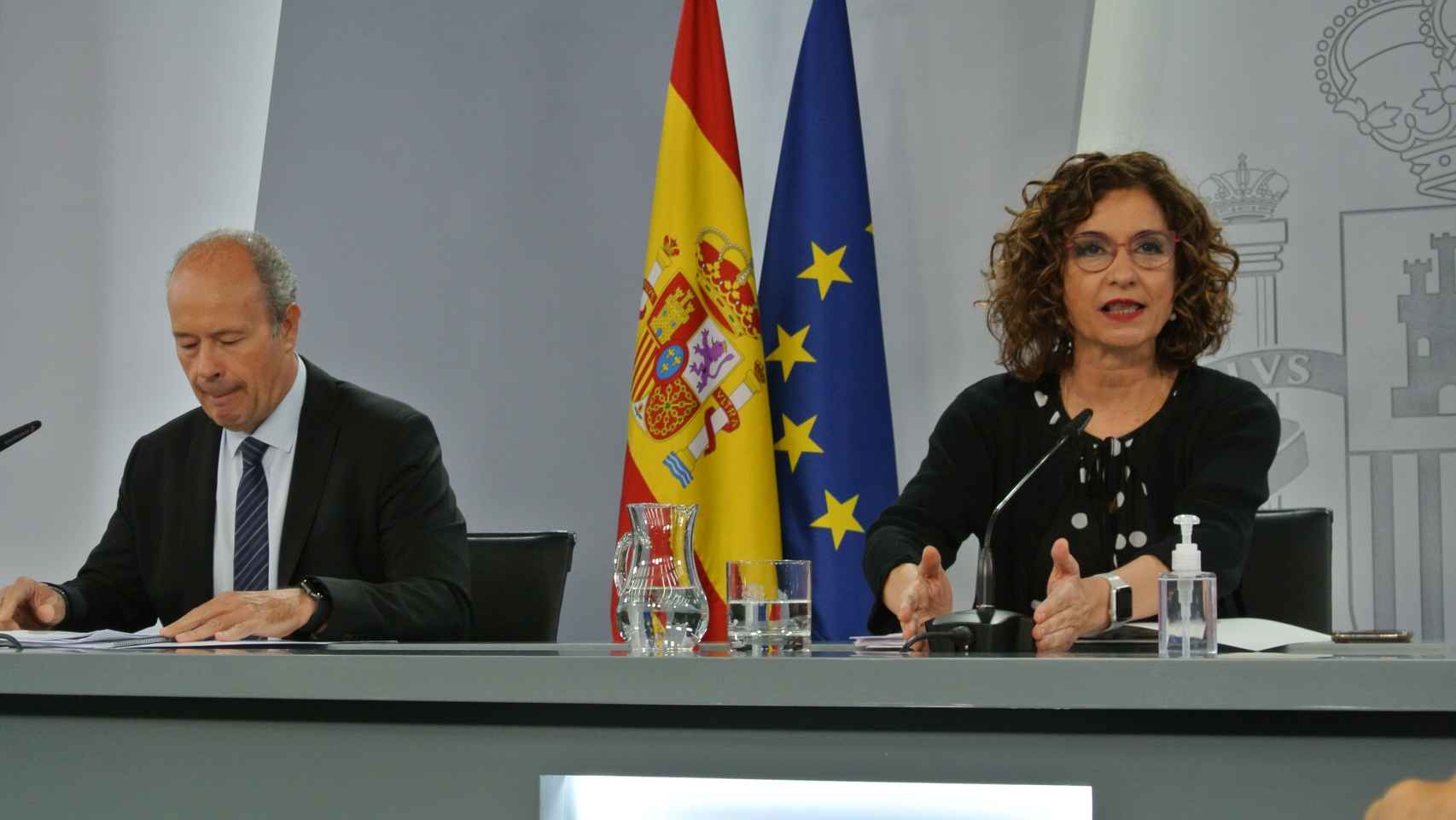 Juan Carlos Campo y María Jesús Montero, en la rueda de prensa posterior al Consejo de Ministros.