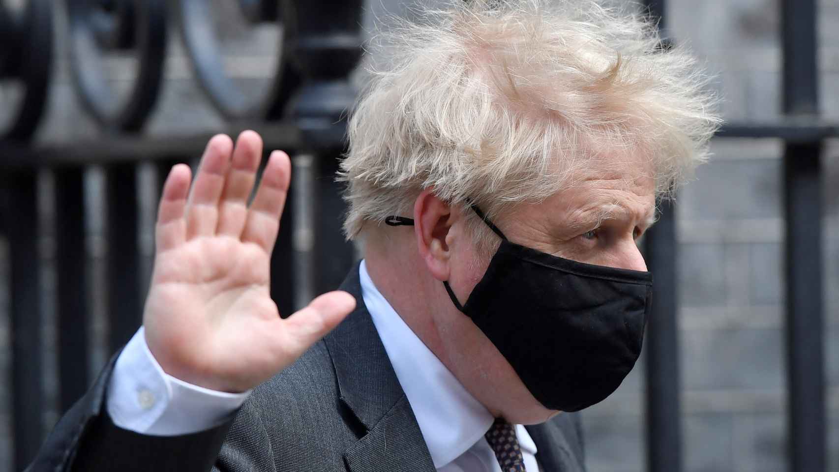 Boris Johnson saliendo de Downing Street