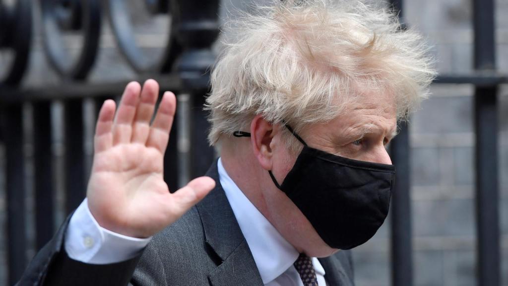 Boris Johnson saliendo de Downing Street