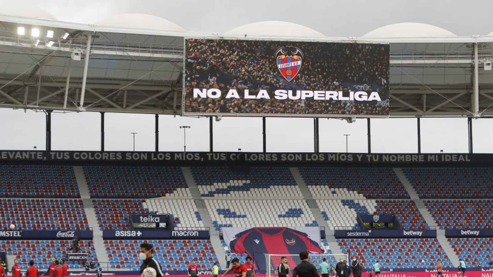 Mensaje contra la Superliga en el campo del Levante, el Ciudad de Valencia