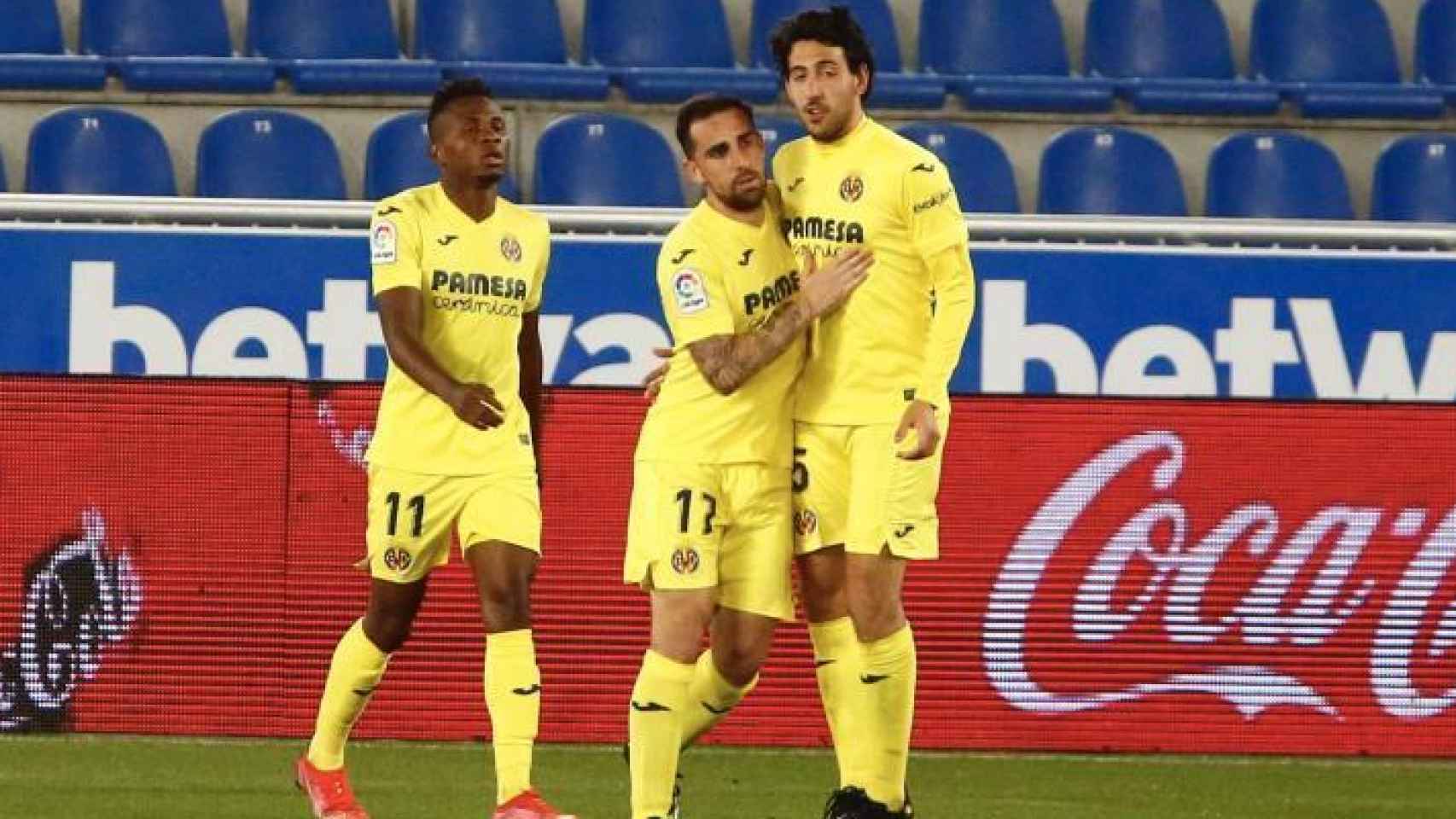 Celebración de Paco Alcácer con sus compañeros del Villarreal