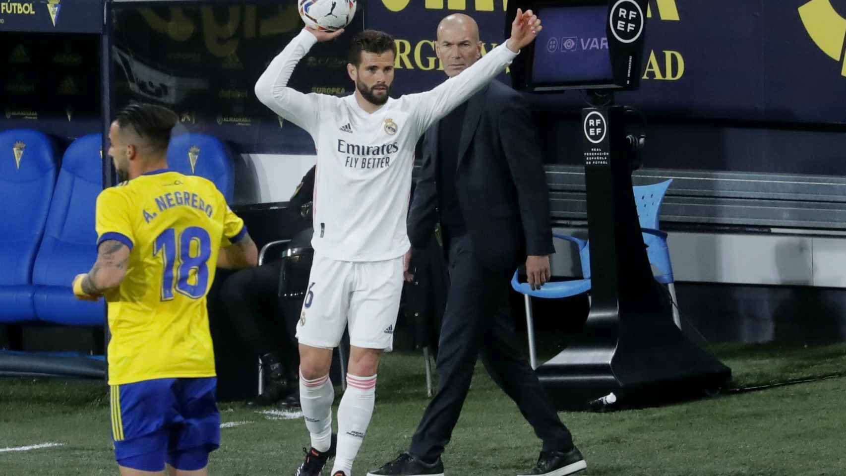 Zidane sigue de cerca los pasos de los jugadores del Real Madrid ante el Cádiz