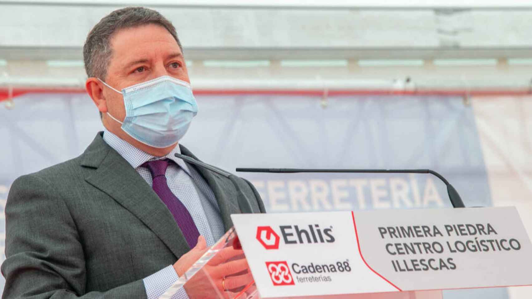 El presidente de Castilla-La Mancha, Emiliano García-Page, se ha desplazado este miércoles a Illescas (Toledo) para poner la primera piedra de la empresa Ehlis