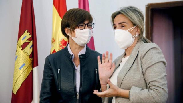 María Gámez, a la izquierda, junto a la alcaldesa de Toledo, Milagros Tolón