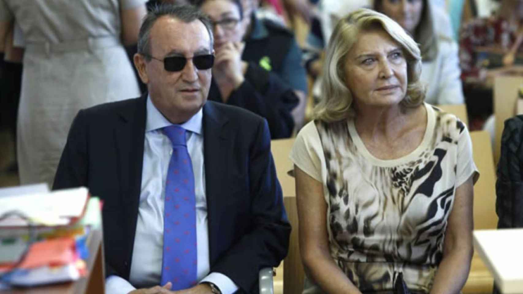 Carlos Fabra y María Amparo Fernández, su esposa. EE