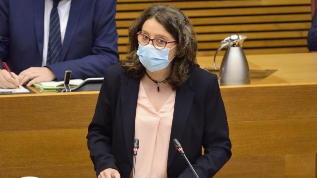 Mónica Oltra, durante su comparecencia de este miércoles en Les Corts Valencianes. EE