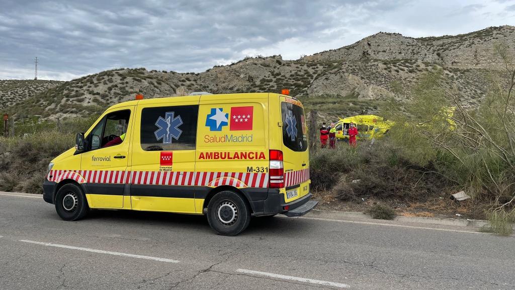 La ambulancia del Summa 112 y el helicóptero medicalizado.