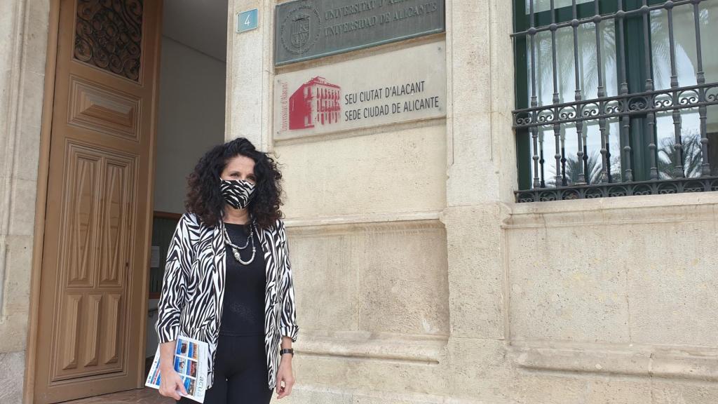 La vicerrectora de Cultura de la Universidad de Alicante, Catalina Iliescu, presenta ACUA.