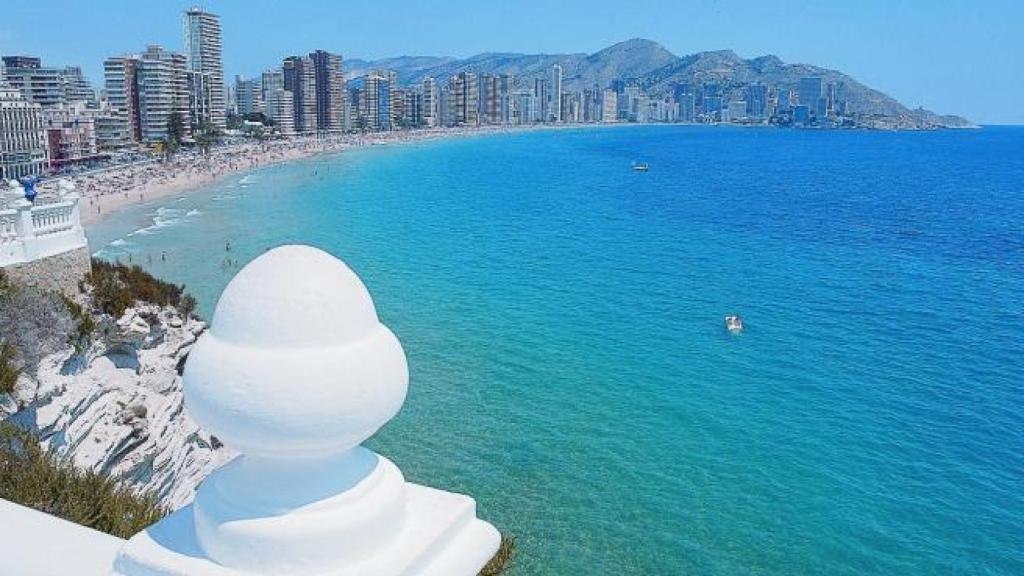 Panorámica de la playa de Poniente de Benidorm, en imagen de archivo.