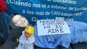 Protestas de los trabajadores de Torrevieja ante Sanidad.
