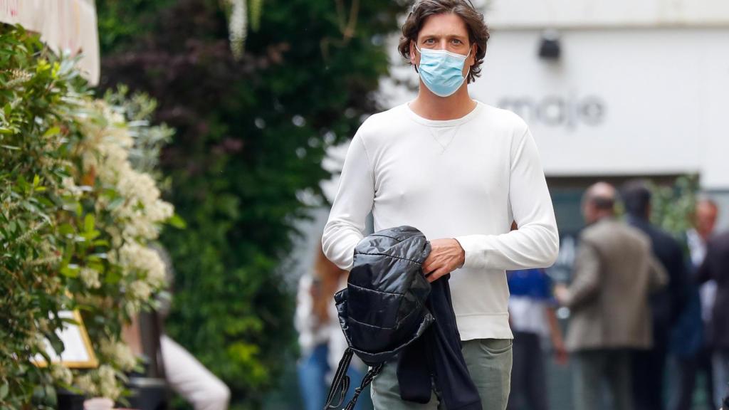 Luis Medina, nuevo marqués de Villalba, paseando por las calles de Madrid.