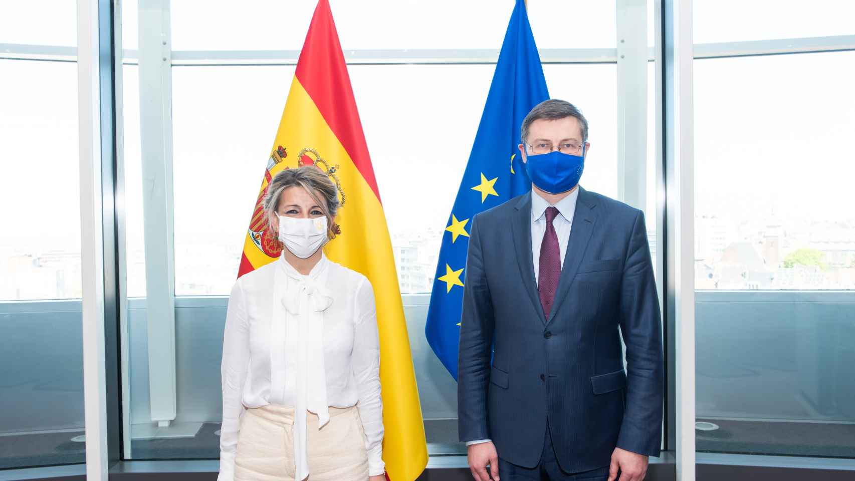 Yolanda Díaz y Valdis Dombrovskis, durante su reunión de este jueves en Bruselas