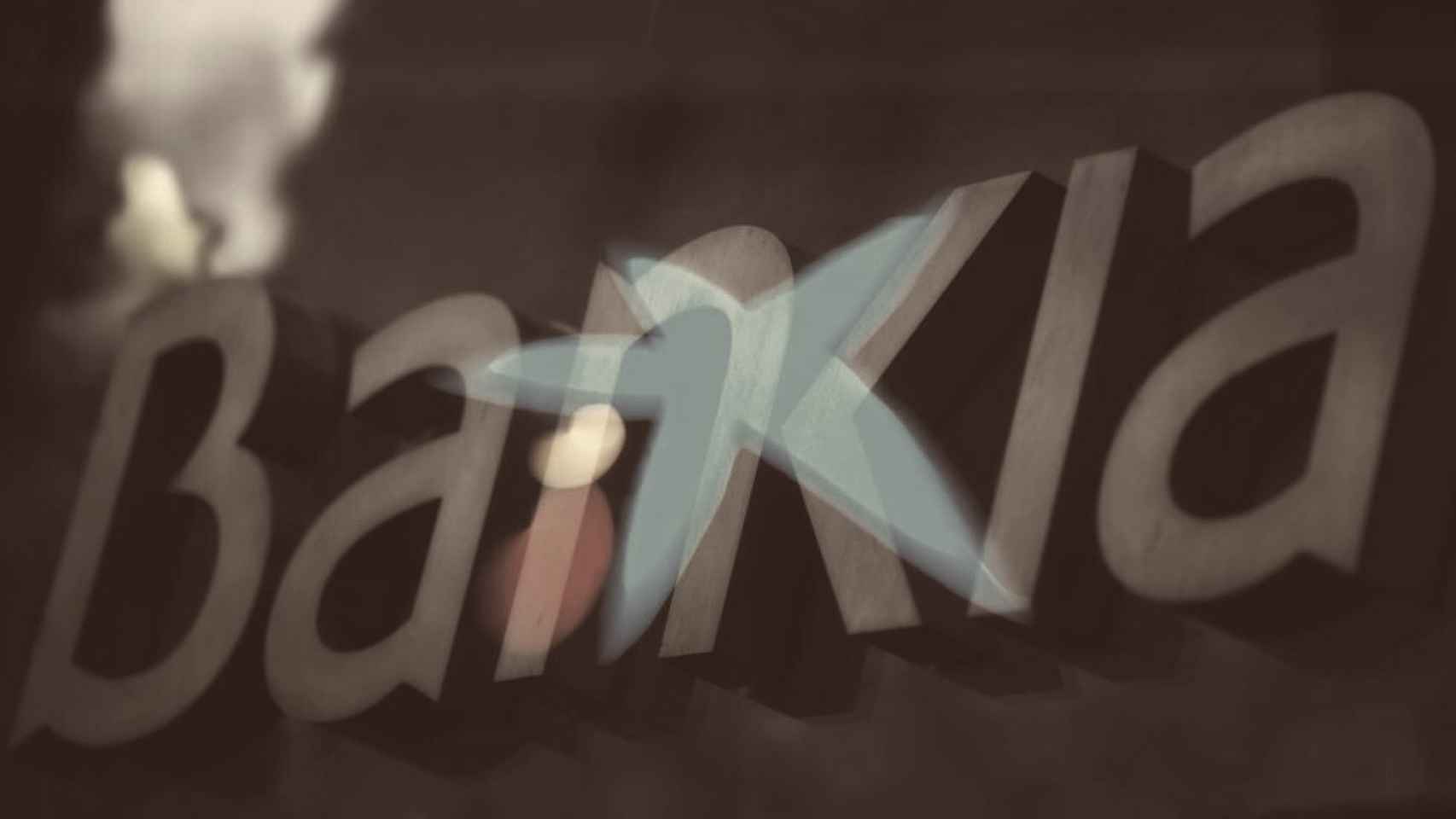 Los logos de la antigua Bankia y CaixaBank.