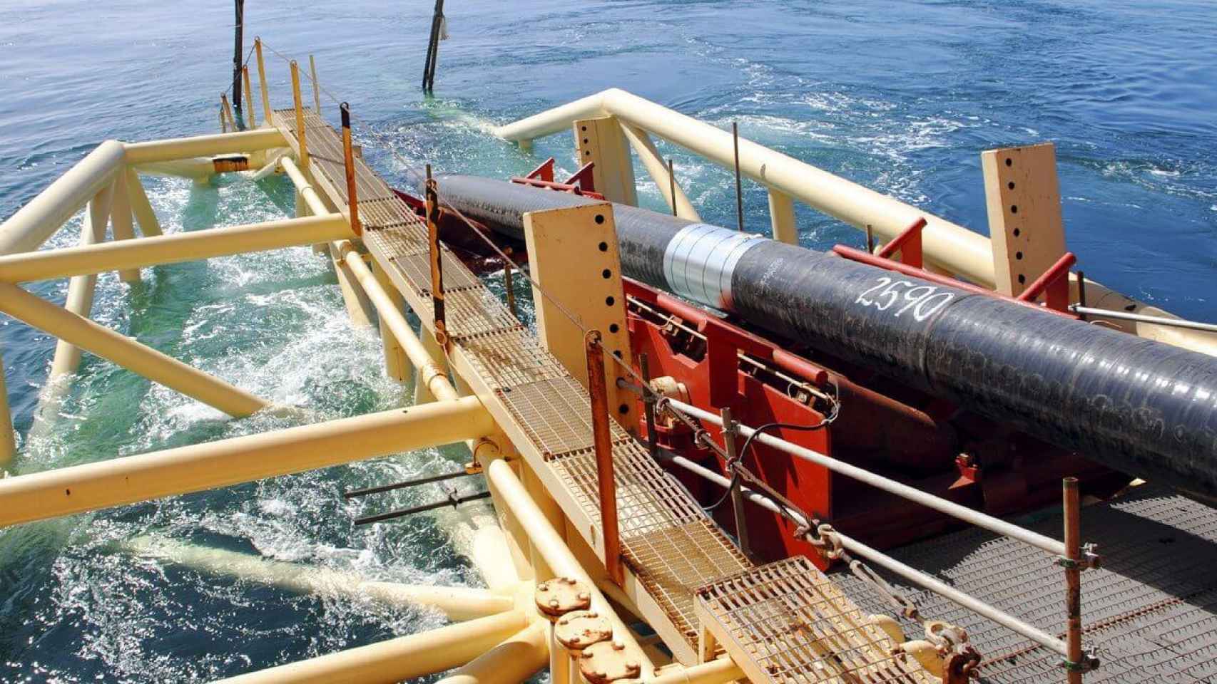 Imagen del despliegue de un cable submarino.