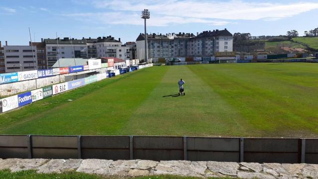 Estadio municipal de Miramar, campo del Marino de Luanco.